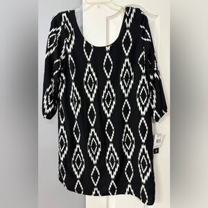 Black and White Geometric Pattern Top